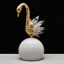 Load image into Gallery viewer, Thorpe Sculpture

